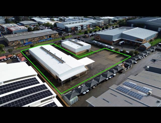 1,341M² WAREHOUSE TO LET IN HALFWAY HOUSE